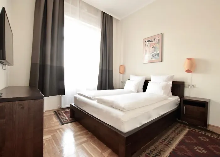 Luxury By Hi5 - Kiraly Street Budapest