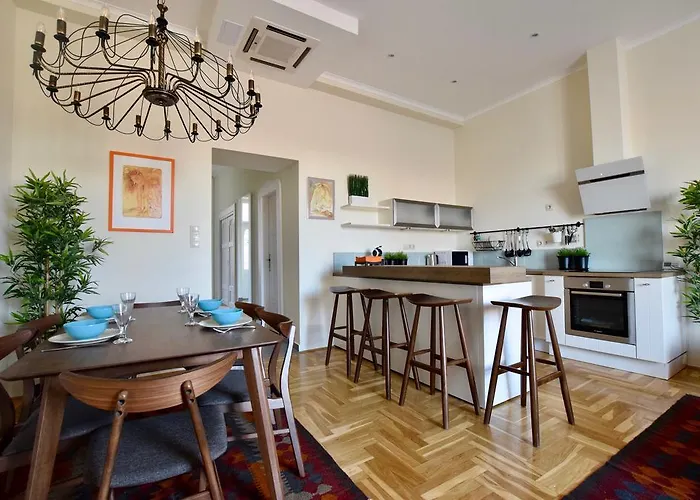 Luxury By Hi5 - Kiraly Street Budapest